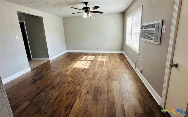 Photo - 2311.5 N Louis St