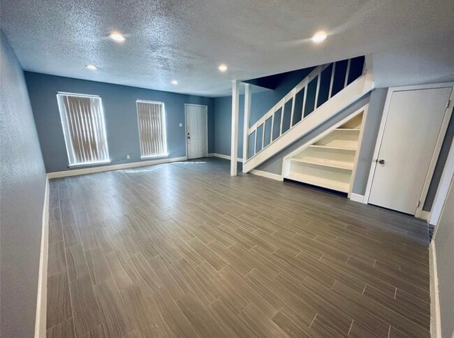 Building Photo - 2515 Oak Hill Dr Rental