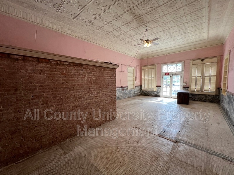 Photo - 112 NE 1st St