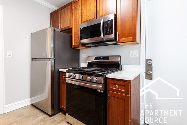 Photo - 1352 W Carmen Ave Unit 1N