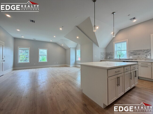 Building Photo - 56 Holton St Unit 3
