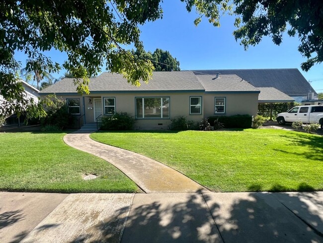 Building Photo - 4 Bed 2 Bath home in the heart of Escalon