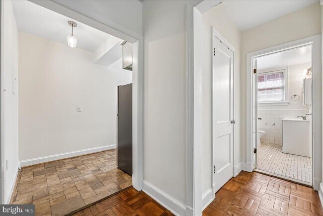 Photo - 4481 MacArthur Blvd NW Unit 204