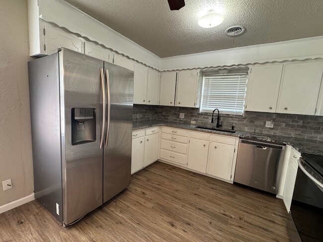 Photo - 312 NW Compass Dr