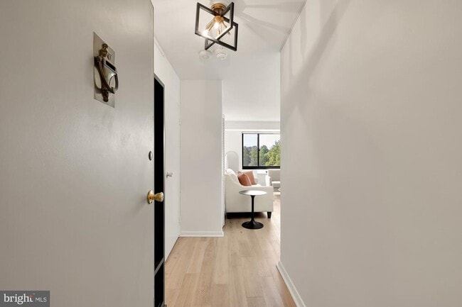 Building Photo - 5410 Connecticut Ave NW Unit 910