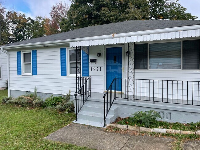 Photo - Updated 3 Bedroom- Convenient to Restaurants, Cone Hospital & Wendover Ave