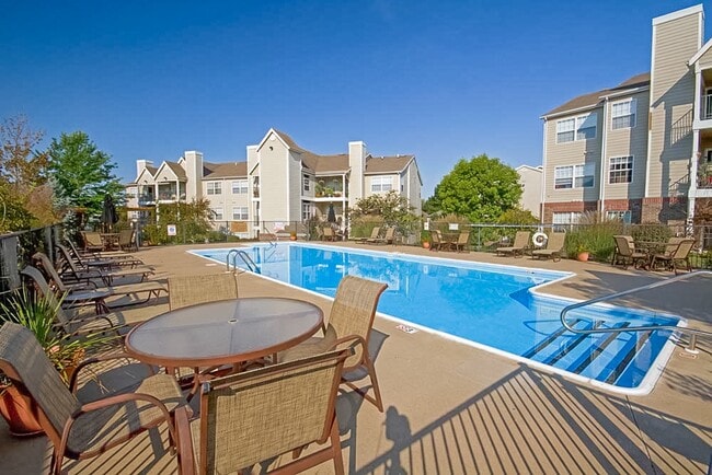 Piscina al aire libre cerrada - Cobblestone Village, 55+ Community