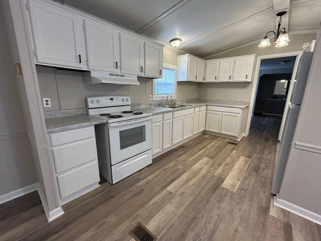 Photo - 97 White Oak Village