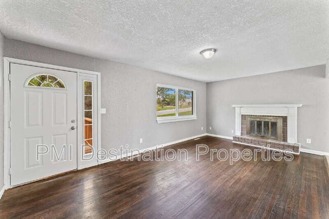 Photo - 1923 N 75 Dr