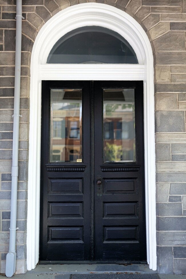 Photo - 433 W Walnut St Unit 2 (2 bedroom)