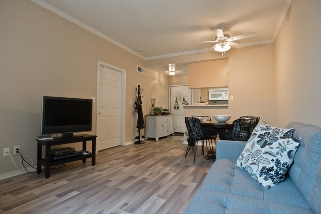 1bd Living/Dining