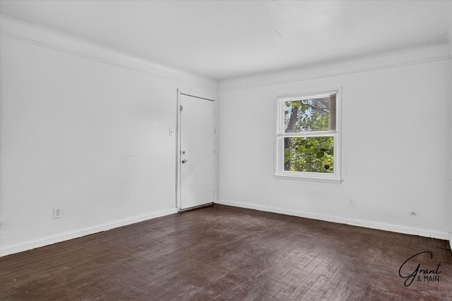 Photo - $1250 2 bedroom