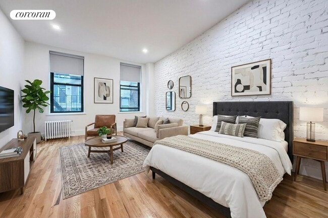 Building Photo - 344 W 17th St