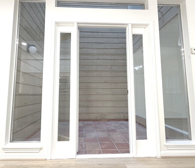 Photo - 1025 Fountain View Dr