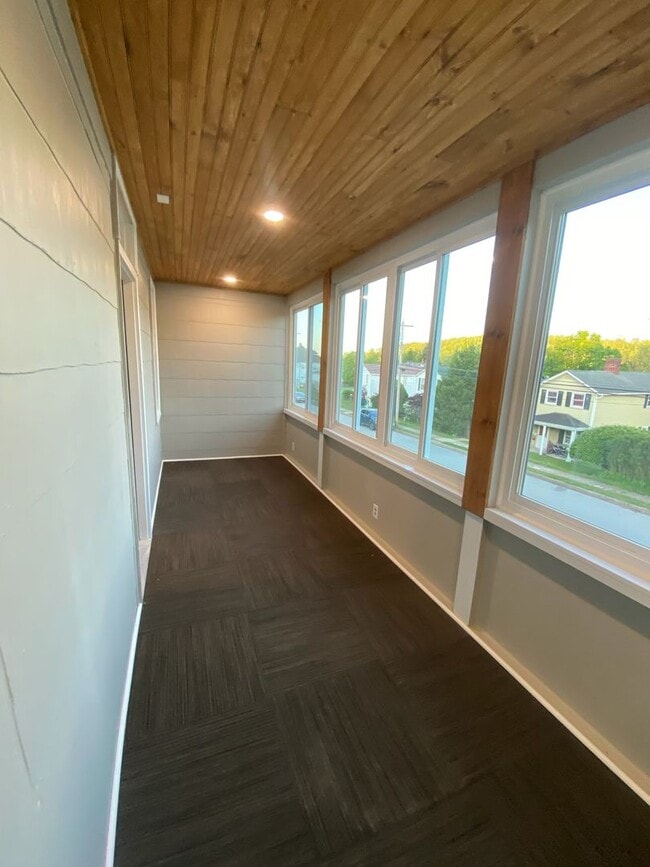 Building Photo - 2nd Ave Unit 3