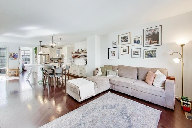 Photo - 303 S NW Hwy