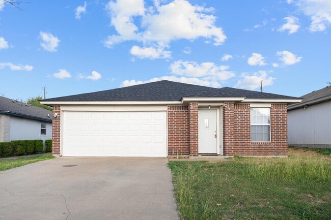 Stylish 3-Bed, 2-Bath Retreat with 1,061 S... - Stylish 3-Bed, 2-Bath Retreat with 1,061 S... Apartment