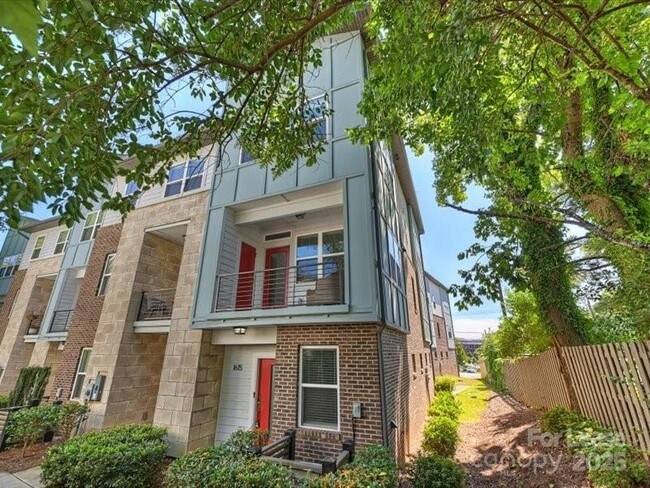 Photo - 1615 Chatham Ave