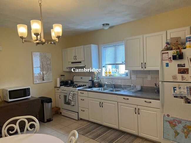 Building Photo - 6 Skehan St Unit 3