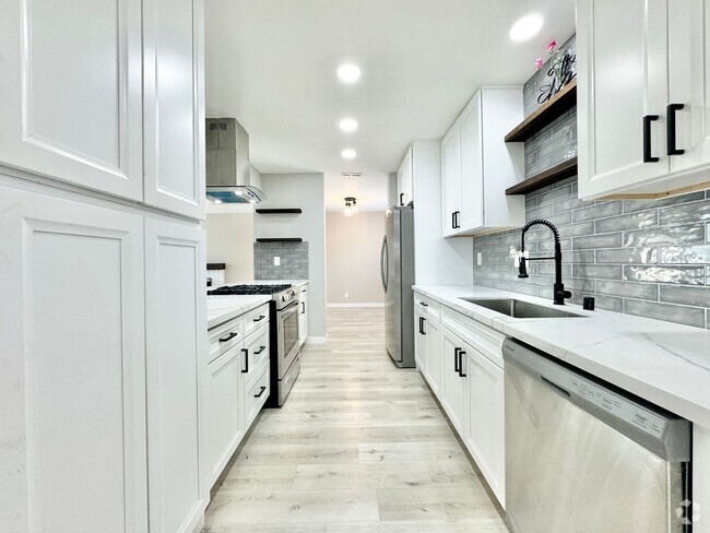 Building Photo - Beautifully Updated 4B 2.5BA House w/ Sola...