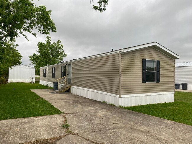 Photo - Nice Mobile Home in Oak Hurst!