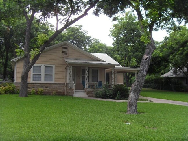 Building Photo - 5409 Woodview Ave