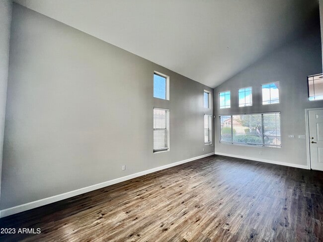 Photo - 837 W Ivanhoe St