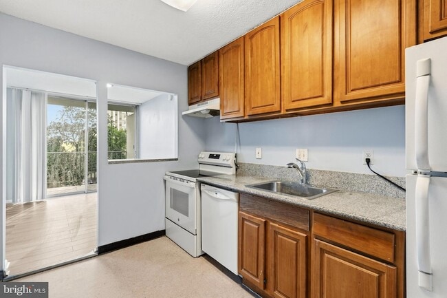 Photo - 2059 Huntington Ave Unit 311