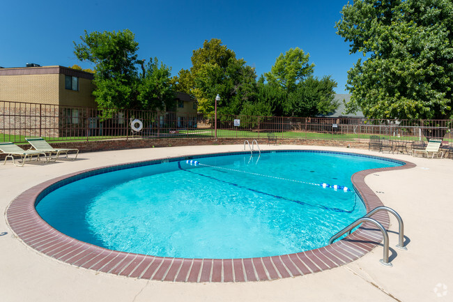 Briarwood Apartments - Briarwood Apartments