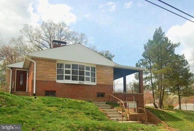 Photo - 6903 Buchanan St