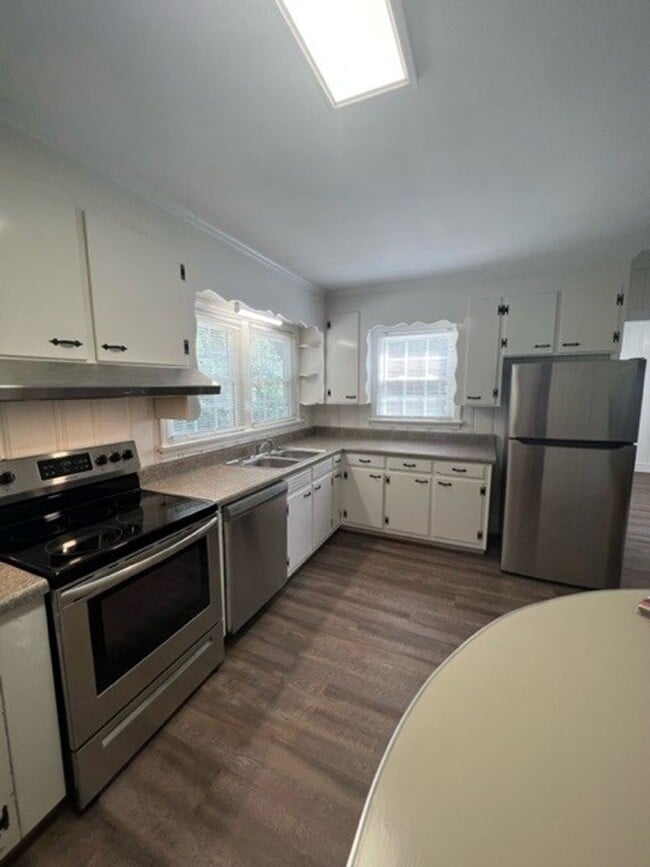 Photo - 3 Bedroom 1.5 Bath Home Family Room, Living Room and Dining Room! - Eastside of Greenville Unidad 15 Orleans Court