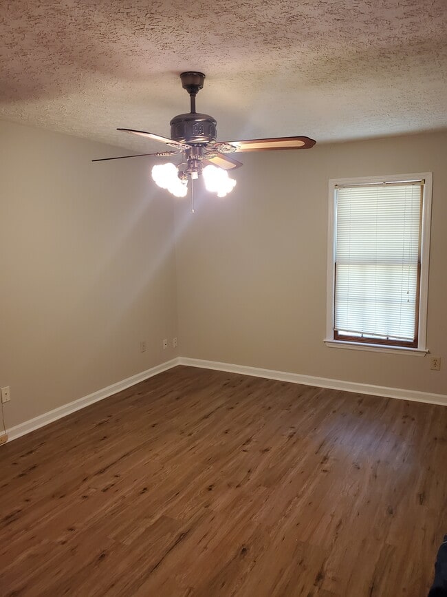 Photo - 330 Chase Dr