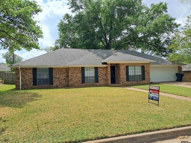 Building Photo - 704 Becky Dr