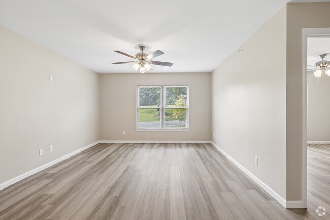 1BR, 1BA - 768SF - Living Room