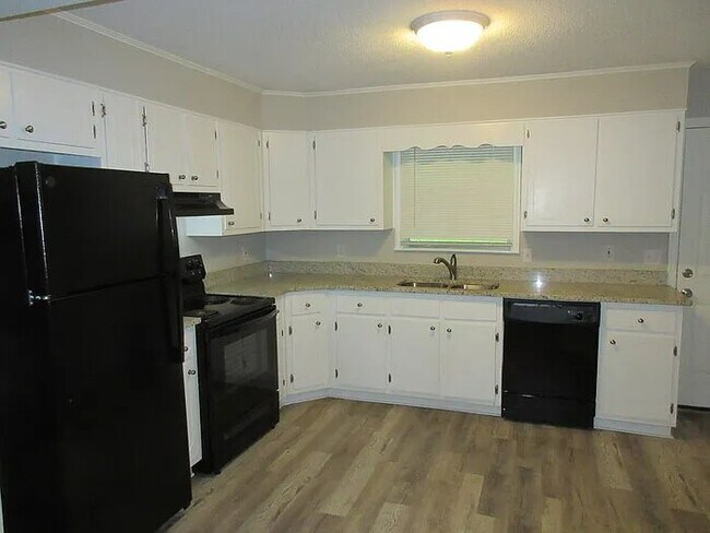 Photo - 200 Mccormick Ave