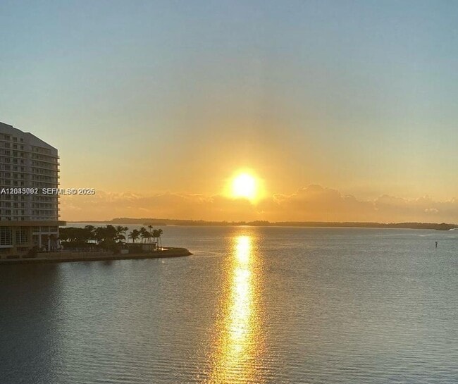 Building Photo - 801 Brickell Bay Dr Unit 669