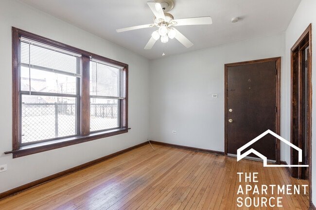 Photo - 4810 W Armitage Ave Unidad 3R