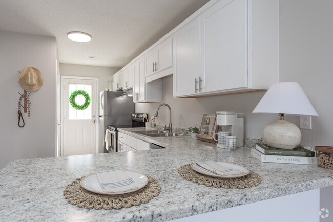 2BR, 1BA - 763SF - Kitchen