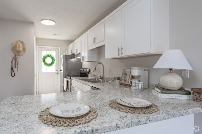 2BR, 1BA - 763SF - Cocina - The Gables at Brownlea