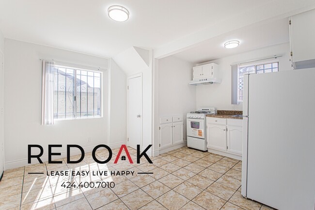 Building Photo - 1047 E New York St Unit C