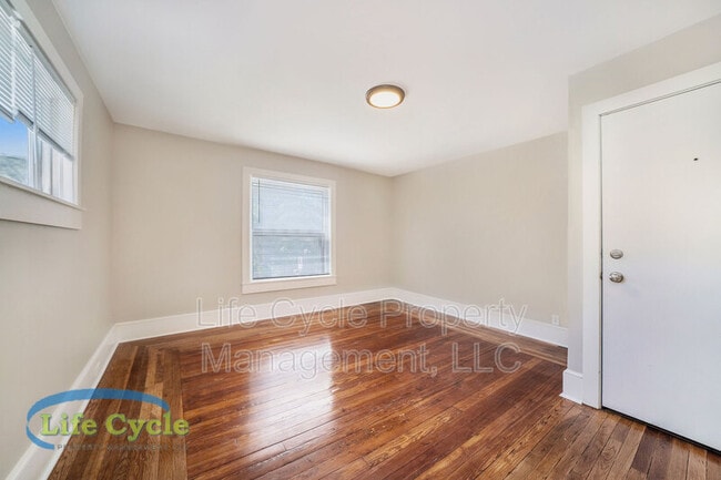 Photo - 921 Fairmount St SE