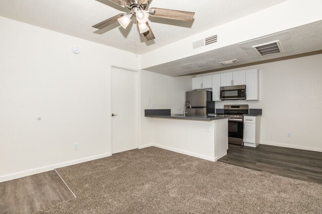 Photo - Garden Plaza Apartments