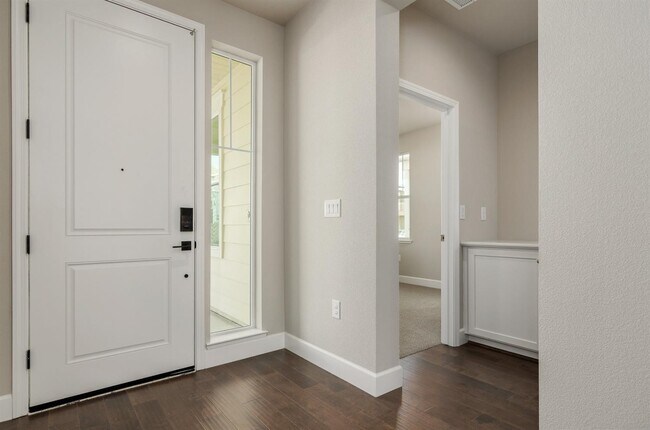 Photo - 906 Woodbury Ln