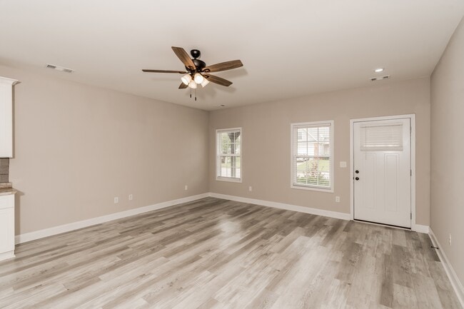 Photo - 219 Beau Claire Cir