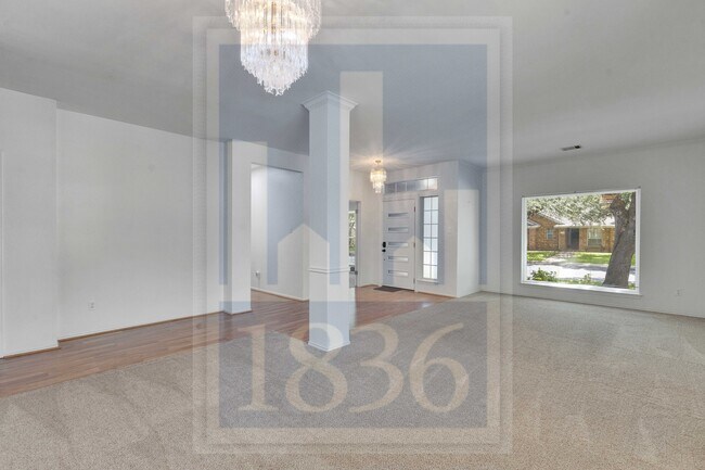 Photo - 1204 Thackeray Ln