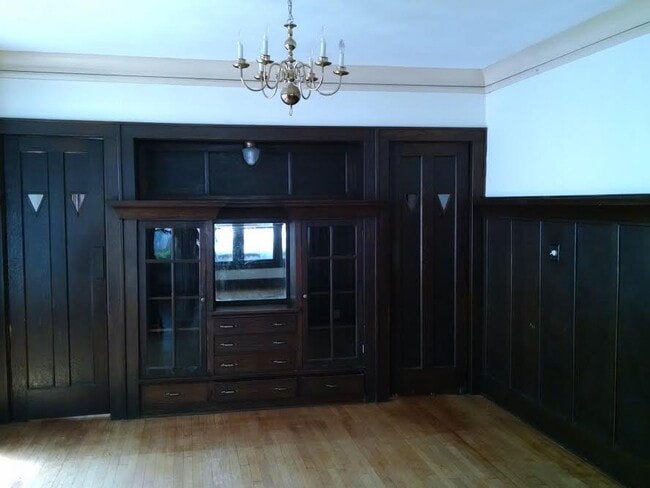 Comedor - 2957 N Frederick Ave Unidad lower flat