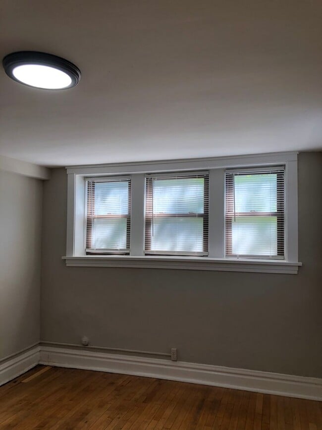 Photo - 2056 N Oakley Ave Unit 1G