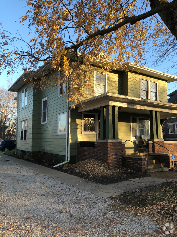 Building Photo - 419 N Gilbert St Rental