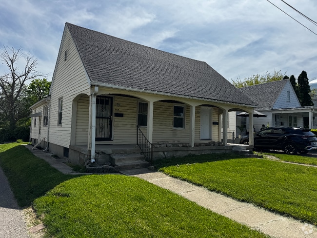 Building Photo - 1024 Cherry Dr Rental