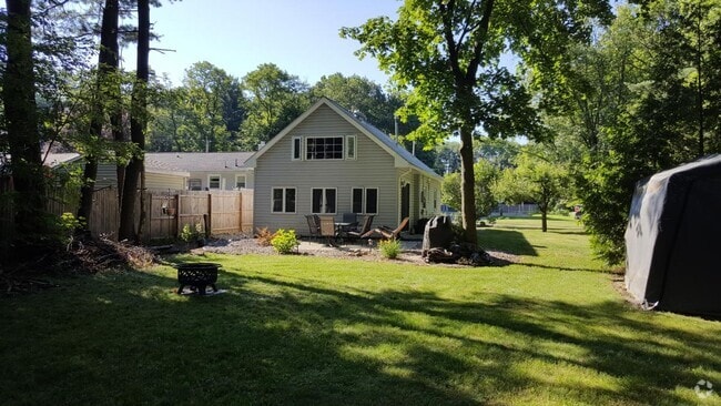 Building Photo - 91 Waterman Ave Rental